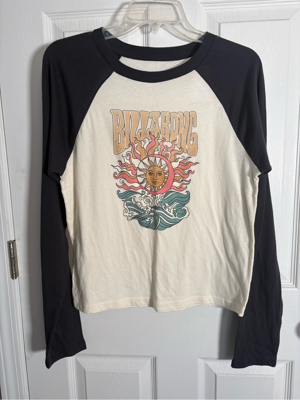Billabong Black & Cream Raglan Long Sleeve Tee with Sun & Wave Graphic Size XL
